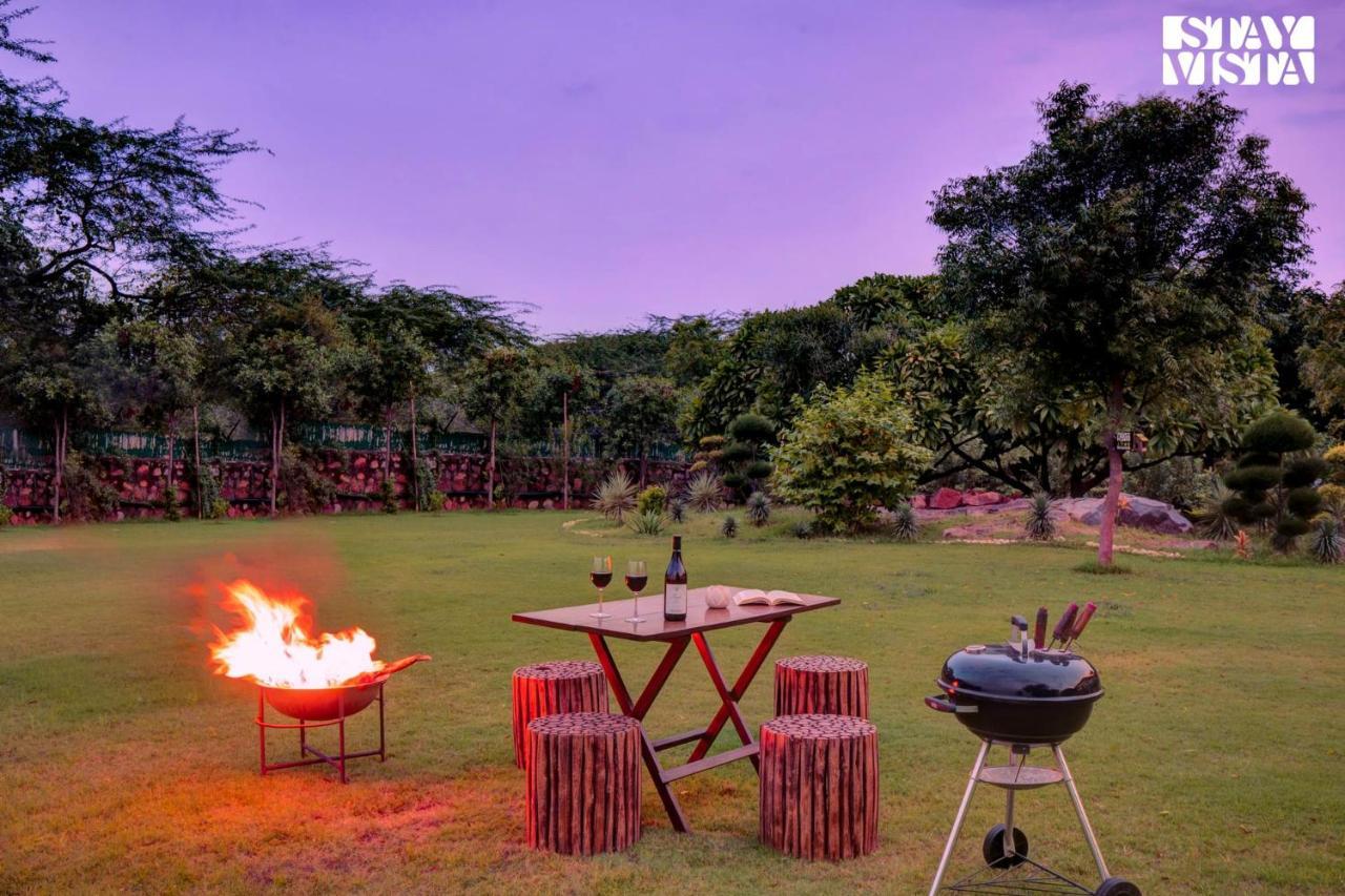 Stayvista At Idyllic Farmhouse - A Glasshouse With Outdoor Pool Gurgaon Extérieur photo
