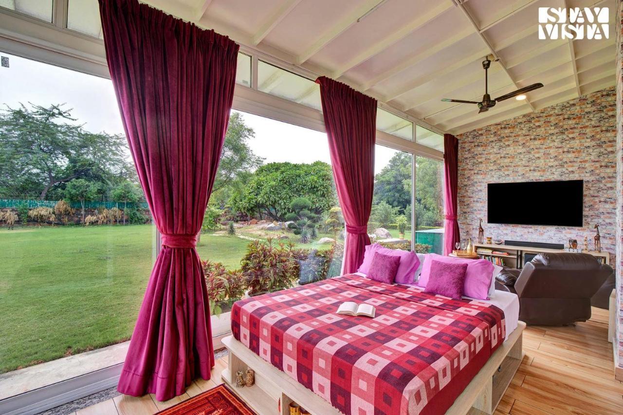 Stayvista At Idyllic Farmhouse - A Glasshouse With Outdoor Pool Gurgaon Extérieur photo
