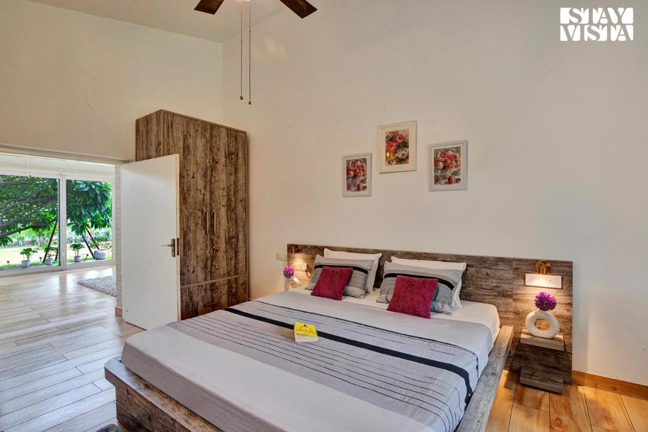 Stayvista At Idyllic Farmhouse - A Glasshouse With Outdoor Pool Gurgaon Extérieur photo