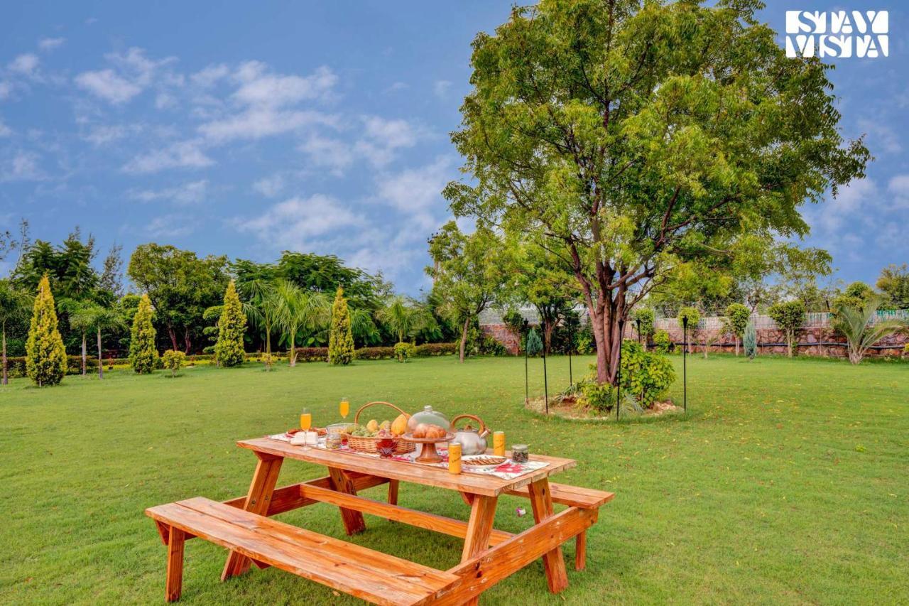 Stayvista At Idyllic Farmhouse - A Glasshouse With Outdoor Pool Gurgaon Extérieur photo