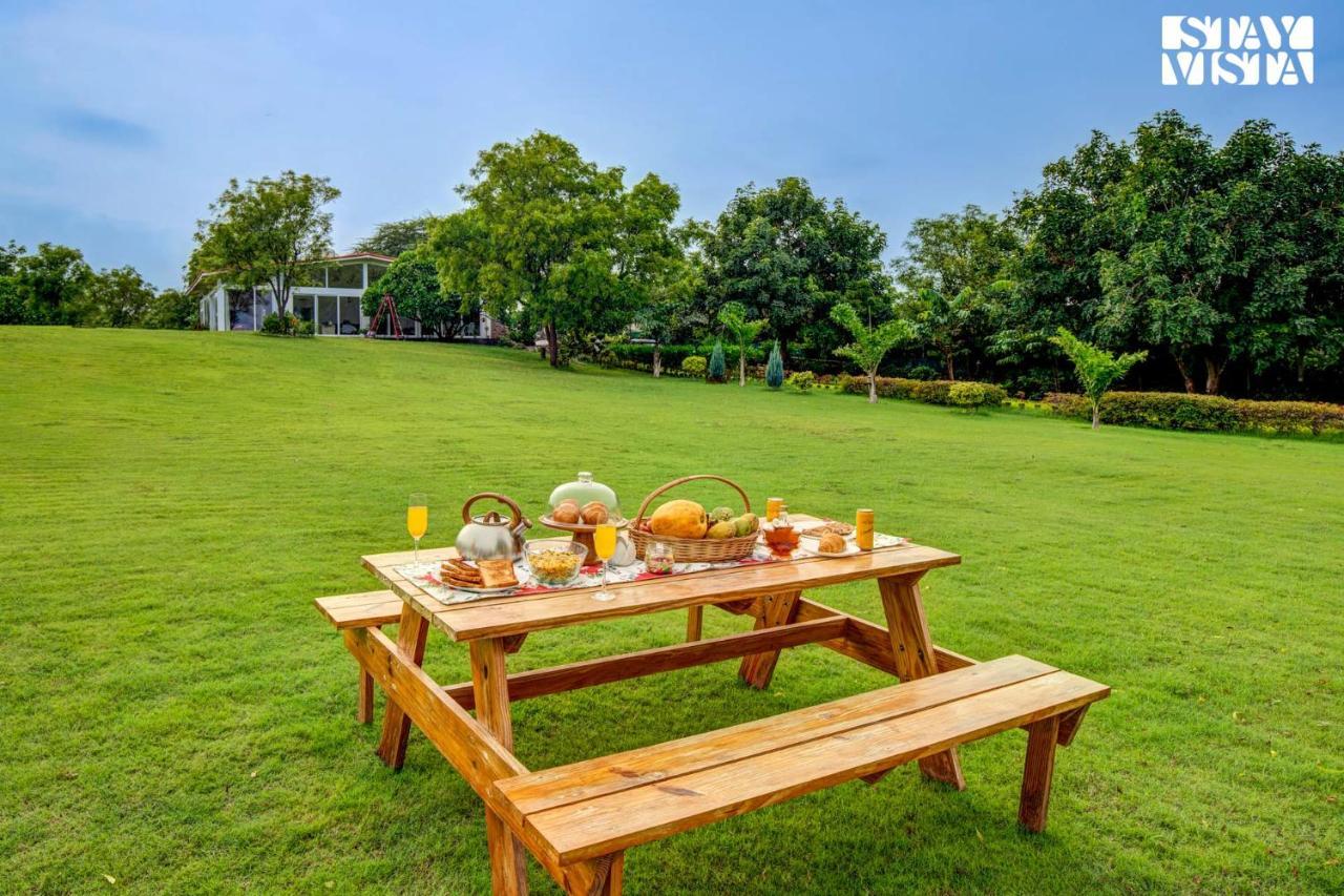 Stayvista At Idyllic Farmhouse - A Glasshouse With Outdoor Pool Gurgaon Extérieur photo