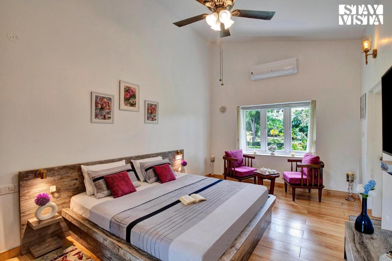 Stayvista At Idyllic Farmhouse - A Glasshouse With Outdoor Pool Gurgaon Extérieur photo