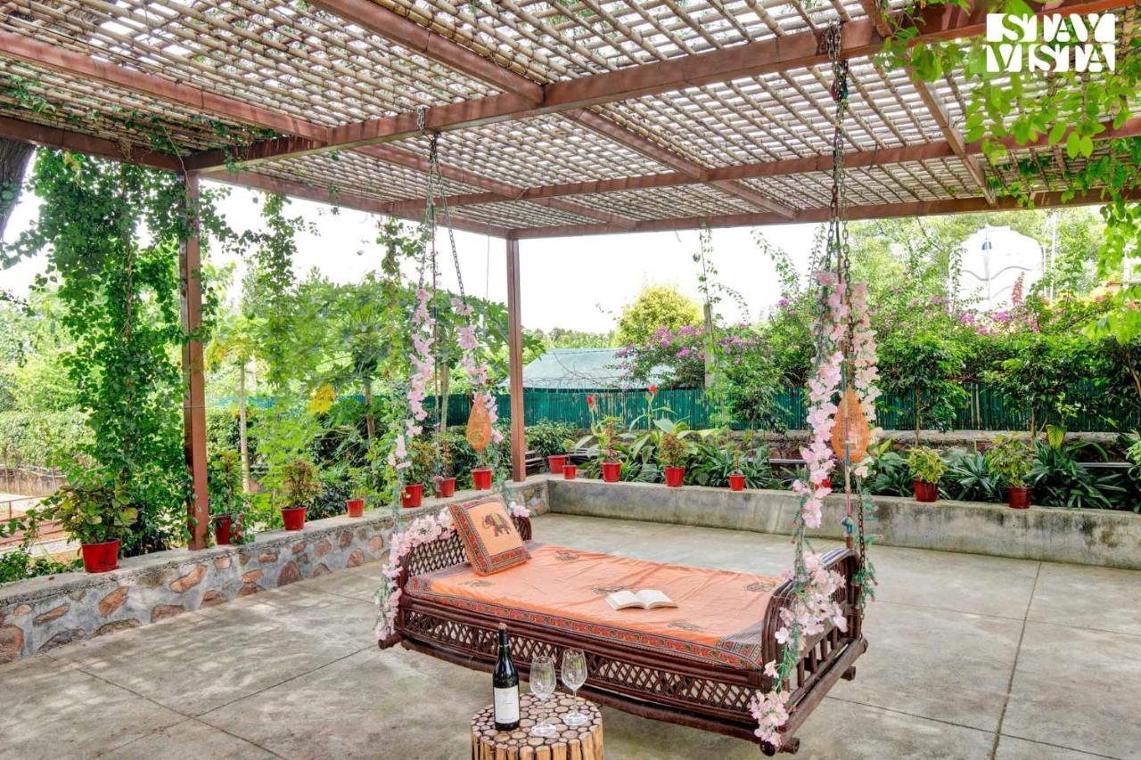 Stayvista At Idyllic Farmhouse - A Glasshouse With Outdoor Pool Gurgaon Extérieur photo