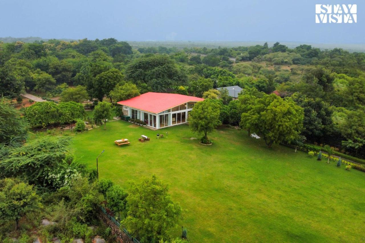 Stayvista At Idyllic Farmhouse - A Glasshouse With Outdoor Pool Gurgaon Extérieur photo