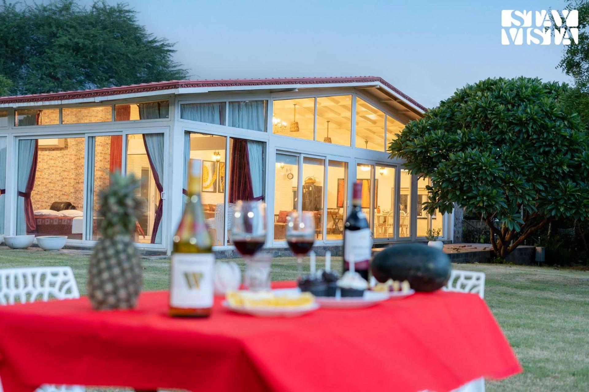 Stayvista At Idyllic Farmhouse - A Glasshouse With Outdoor Pool Gurgaon Extérieur photo
