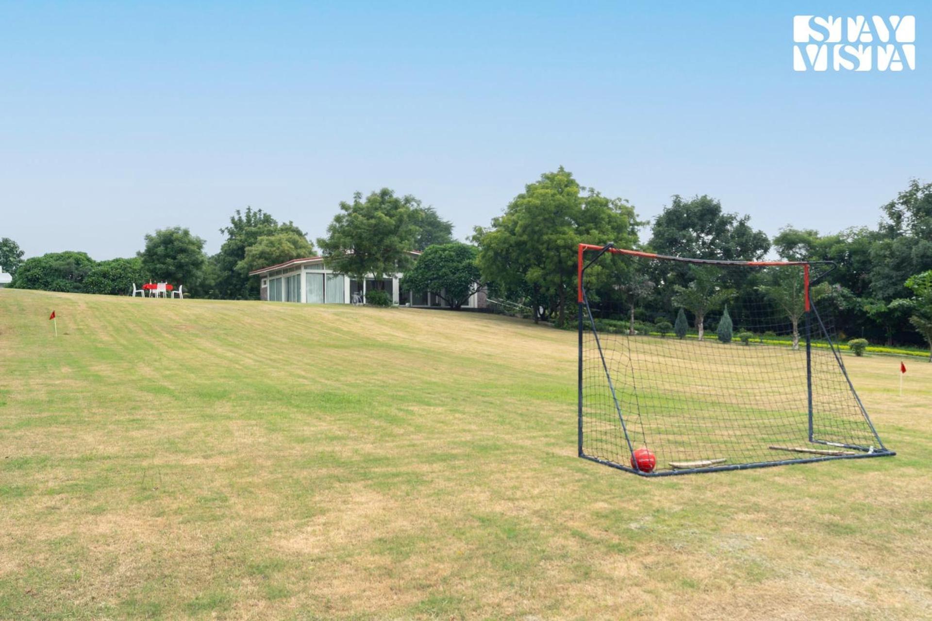Stayvista At Idyllic Farmhouse - A Glasshouse With Outdoor Pool Gurgaon Extérieur photo